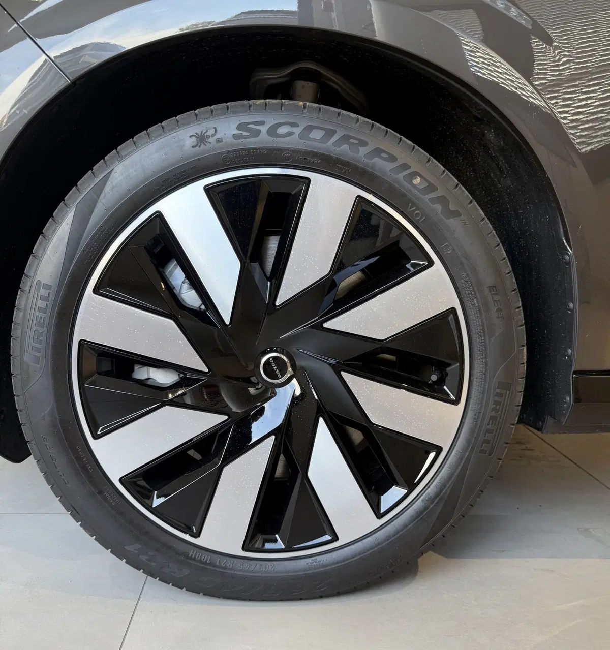 Volvo EX90 nuova a Parma (3)