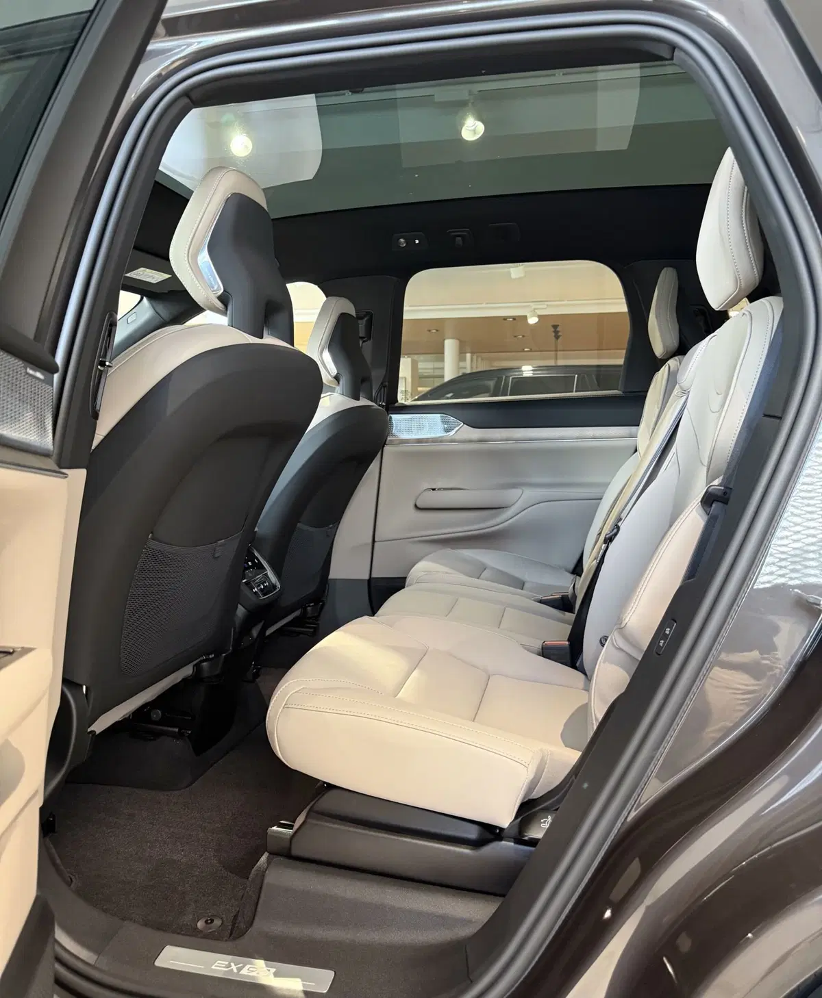Volvo EX90 nuova a Parma (5)