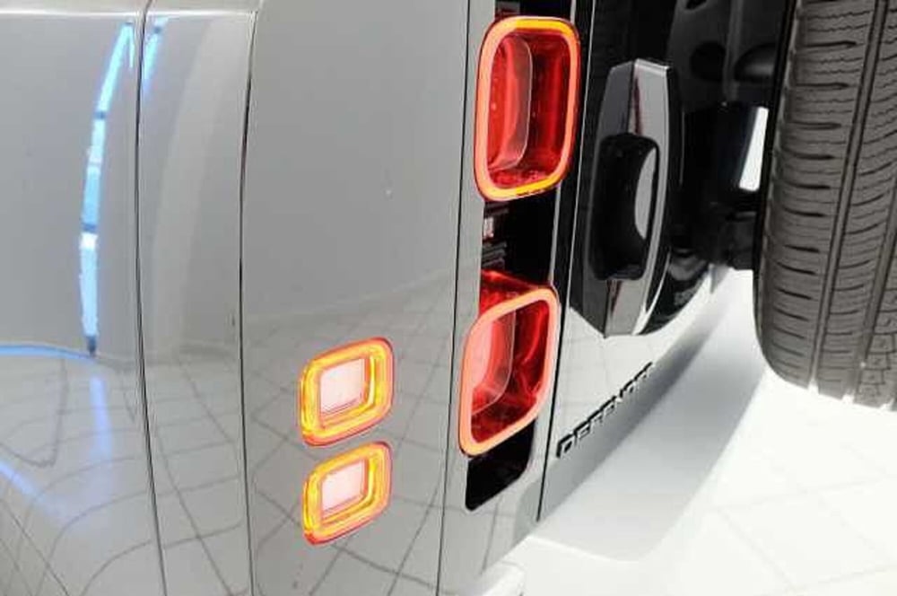 Land Rover Defender usata a Mantova (19)