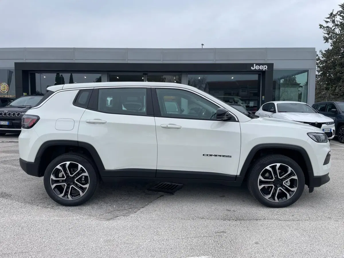 Jeep Compass nuova a Ancona (4)