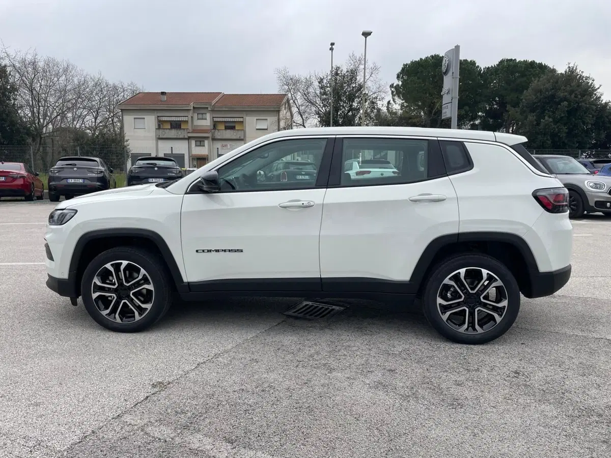 Jeep Compass nuova a Ancona (8)