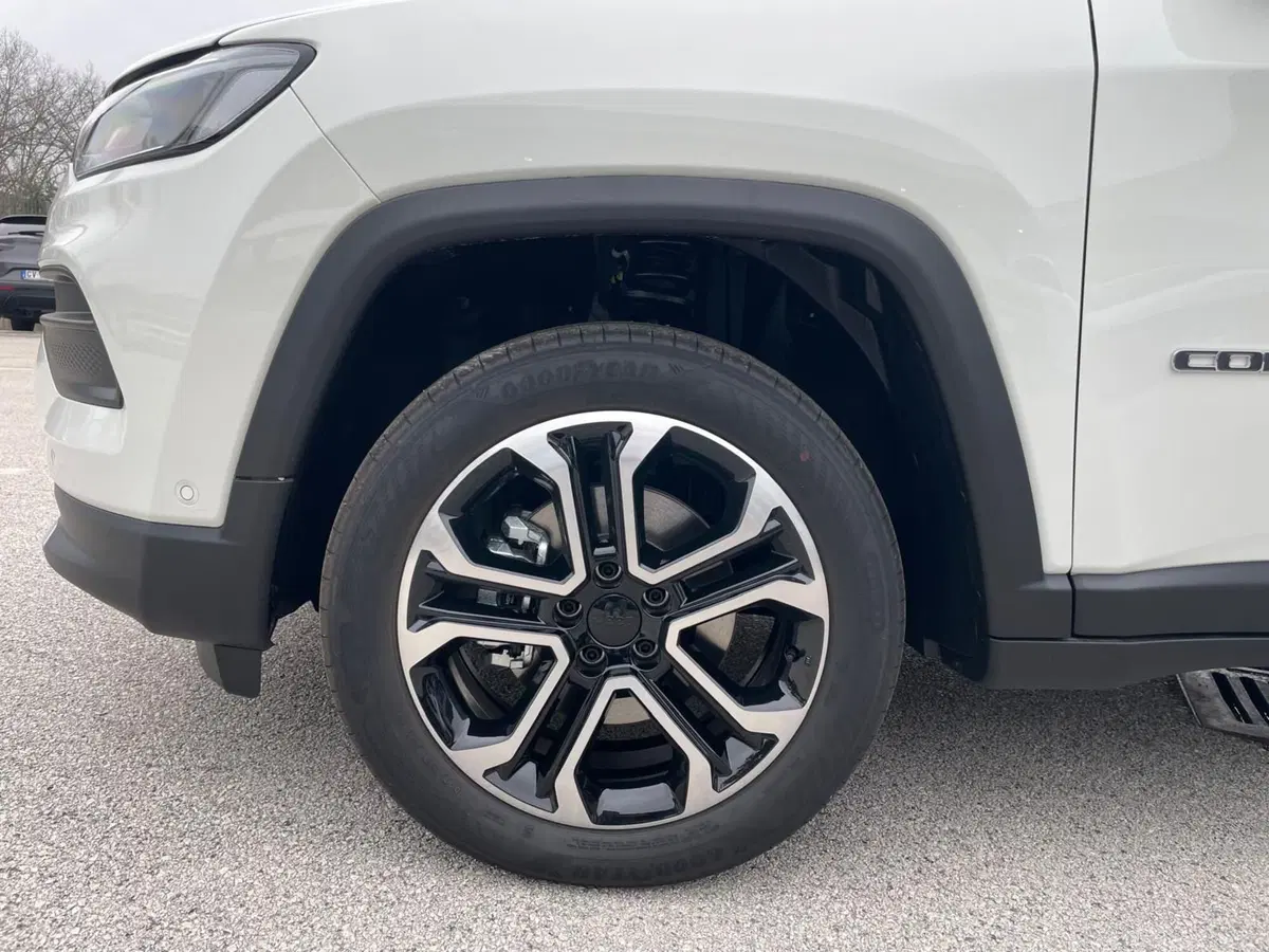 Jeep Compass nuova a Ancona (9)