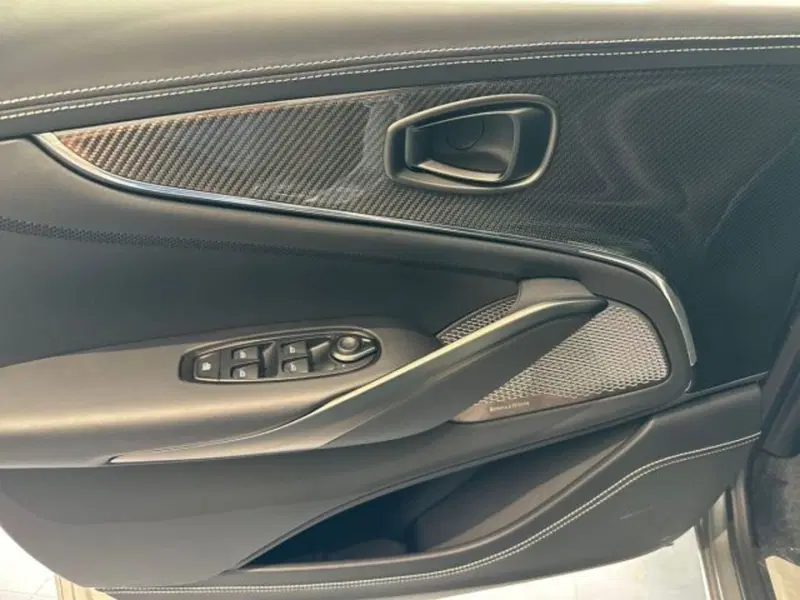 Aston Martin DBX usata a Bologna (10)
