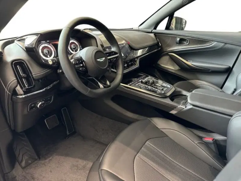 Aston Martin DBX usata a Bologna (11)