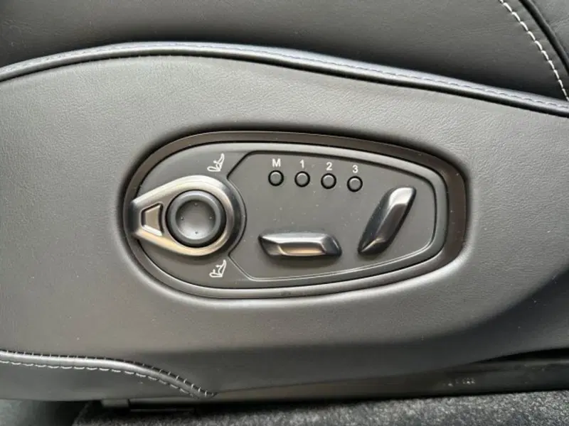 Aston Martin DBX usata a Bologna (17)
