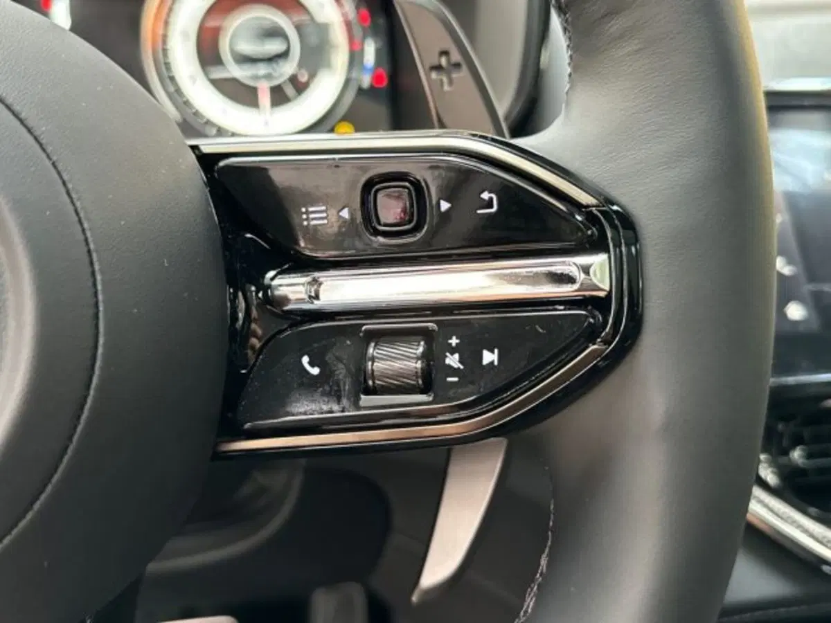 Aston Martin DBX usata a Bologna (20)