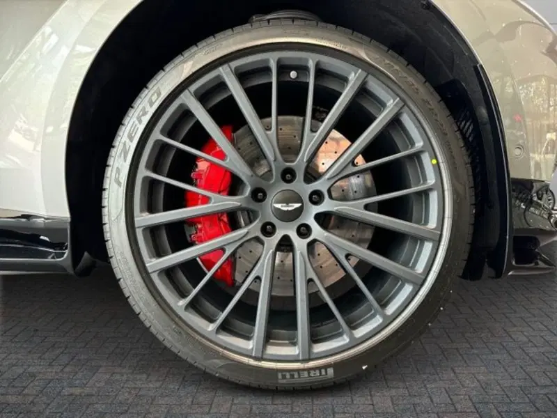 Aston Martin DBX usata a Bologna (8)
