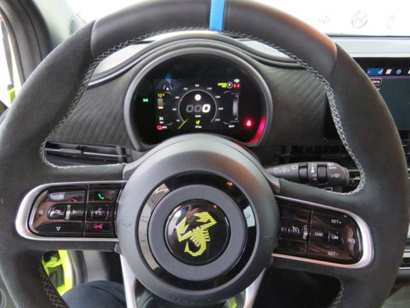 Abarth 500e Cabrio nuova a Lodi (12)