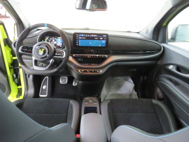 Abarth 500e Cabrio nuova a Lodi (13)