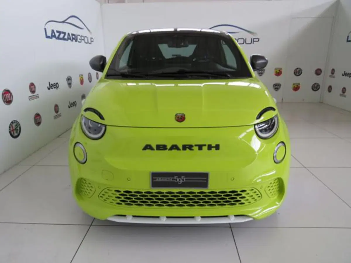 Abarth 500e Cabrio nuova a Lodi (2)