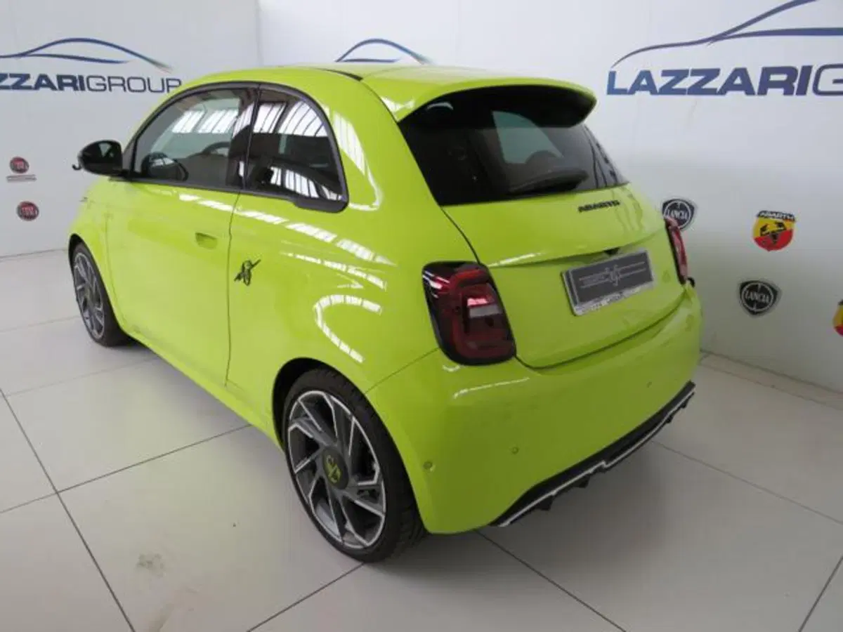 Abarth 500e Cabrio nuova a Lodi (4)