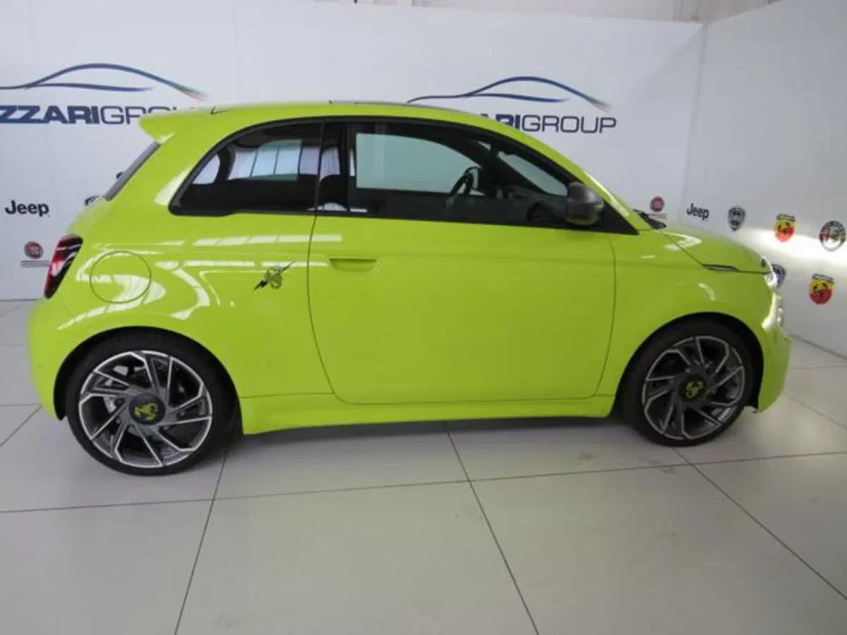 Abarth 500e Cabrio nuova a Lodi (6)
