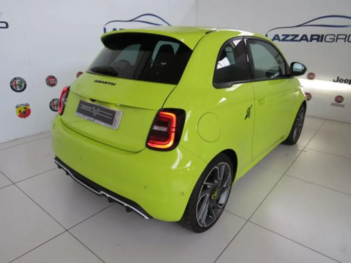 Abarth 500e Cabrio nuova a Lodi (7)