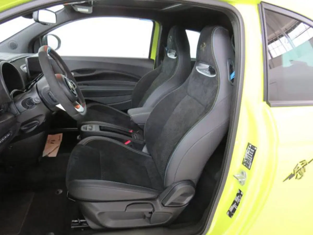 Abarth 500e Cabrio nuova a Lodi (9)