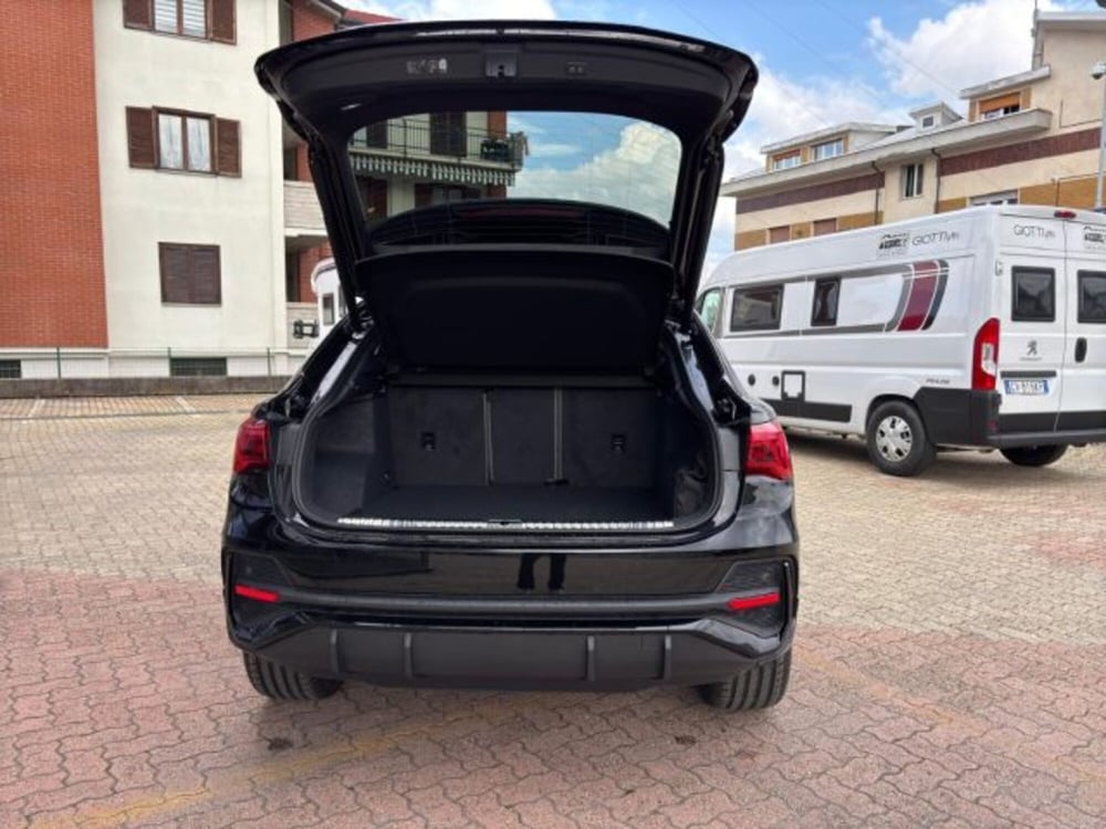 Audi Q3 Sportback nuova a Cuneo (9)