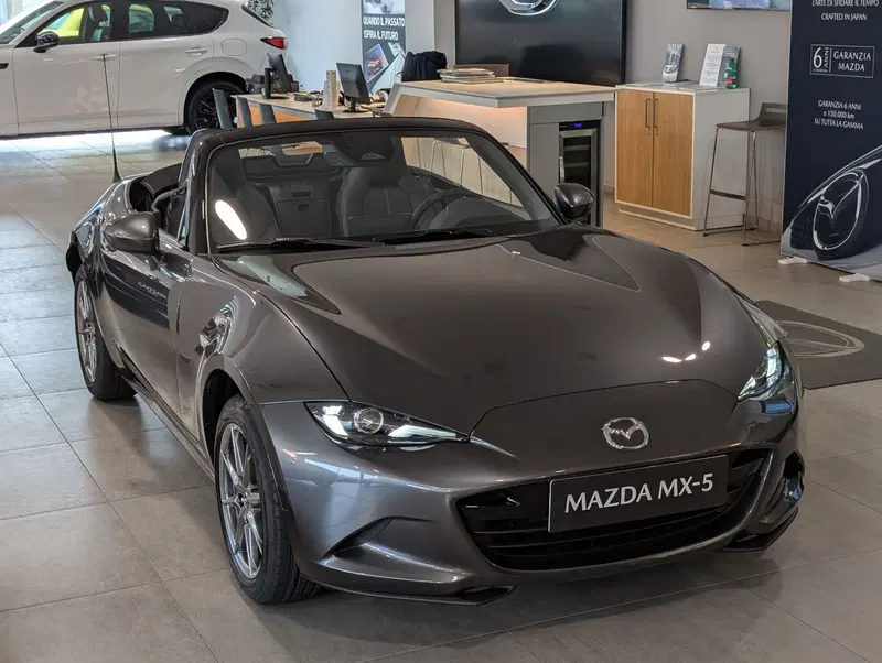 Mazda MX-5 nuova a Napoli (2)