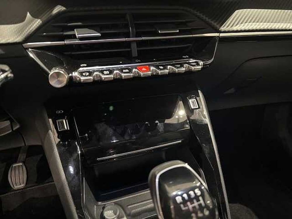 Peugeot 2008 nuova a Napoli (18)