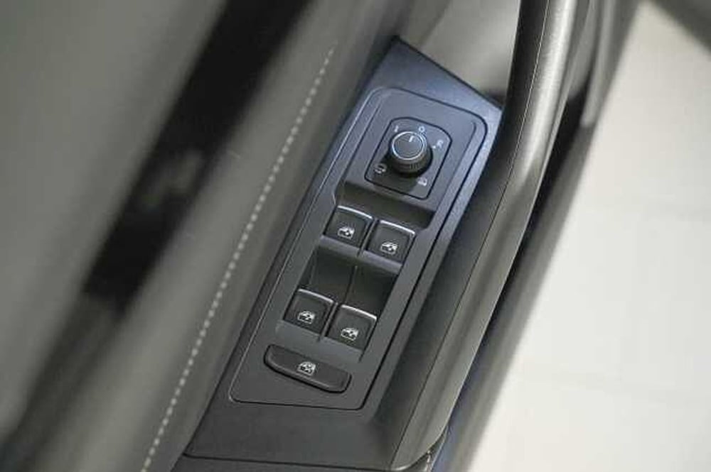 Volkswagen T-Roc usata a Como (13)