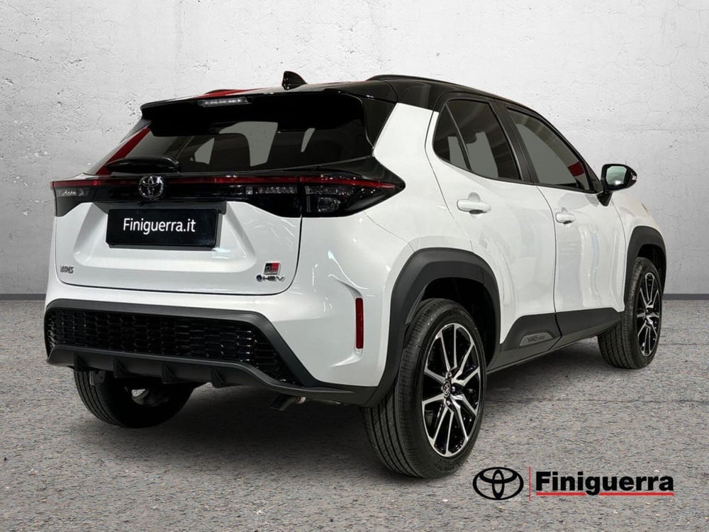 Toyota Yaris Cross nuova a Lecco (4)