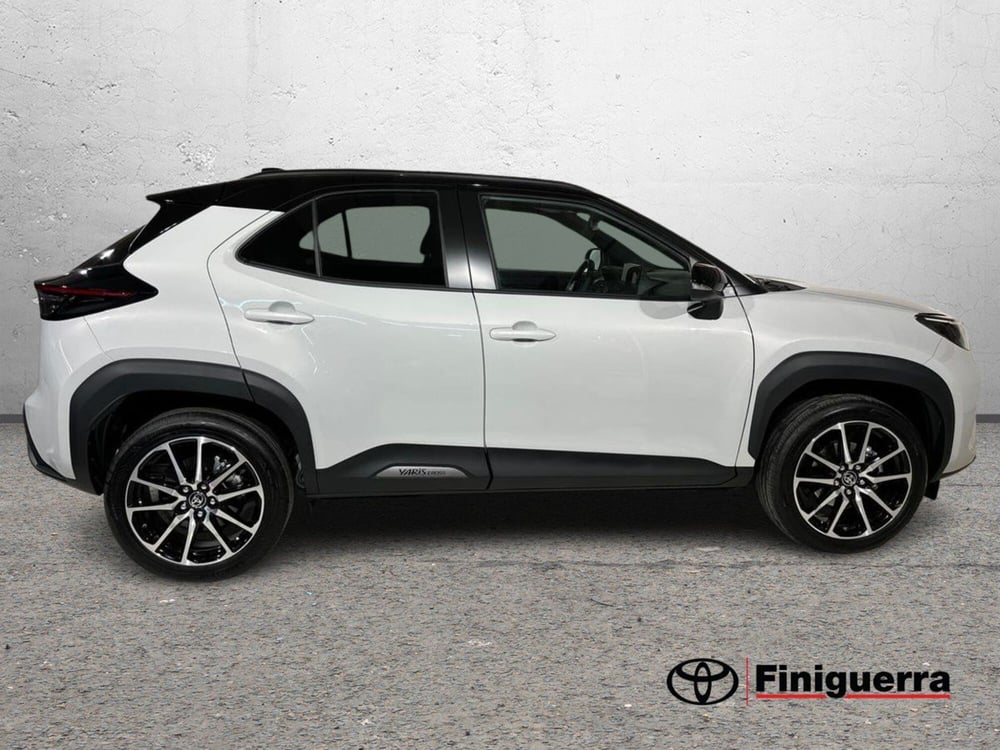 Toyota Yaris Cross nuova a Lecco (5)