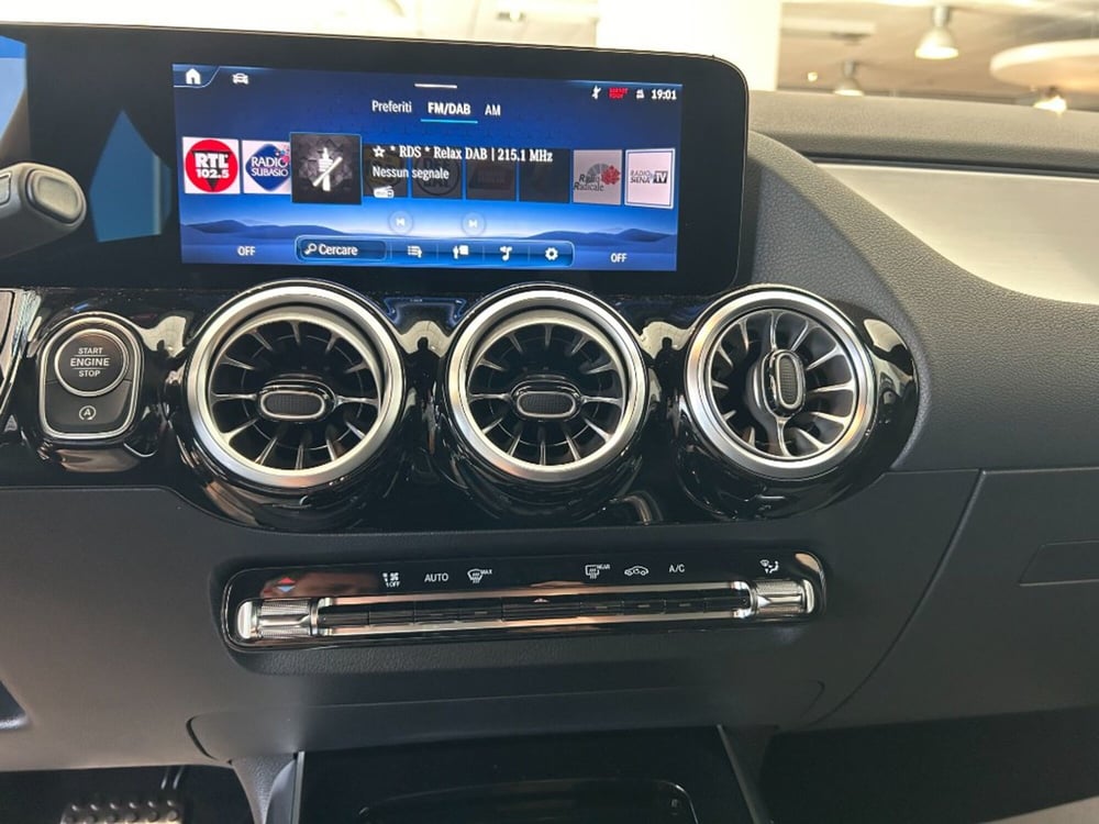 Mercedes-Benz GLA SUV nuova a Siena (14)
