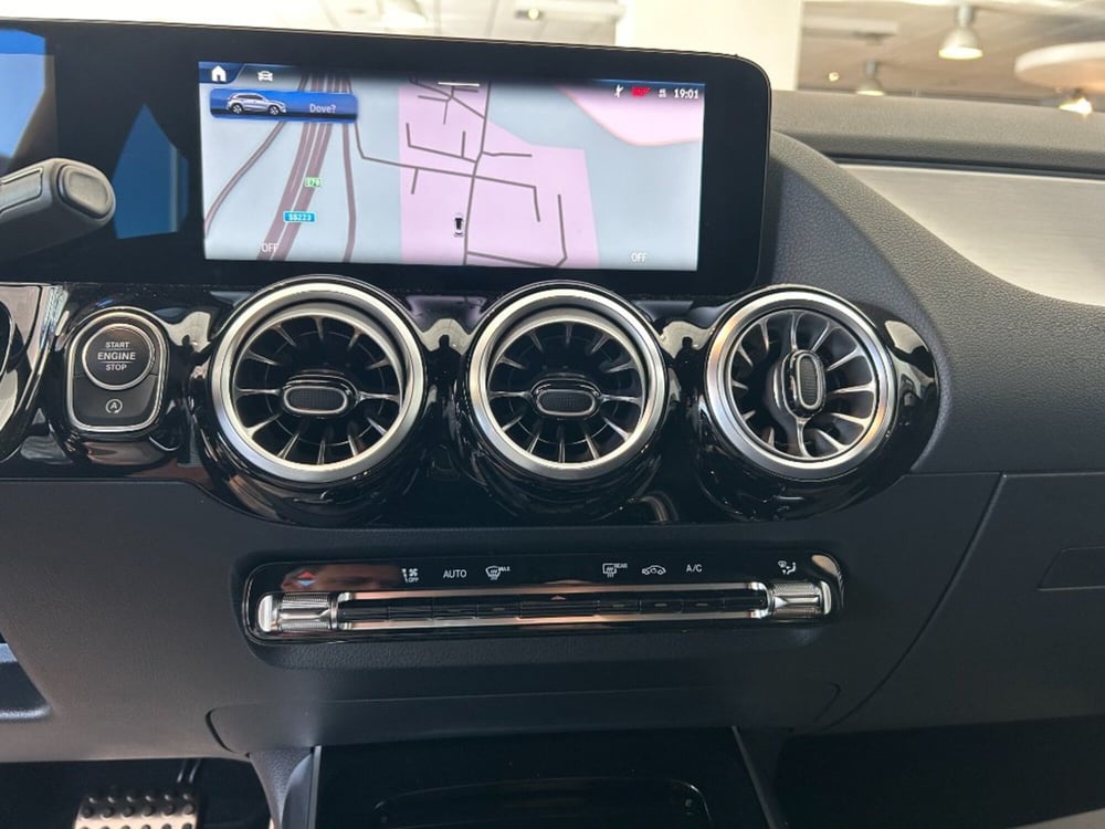 Mercedes-Benz GLA SUV nuova a Siena (15)