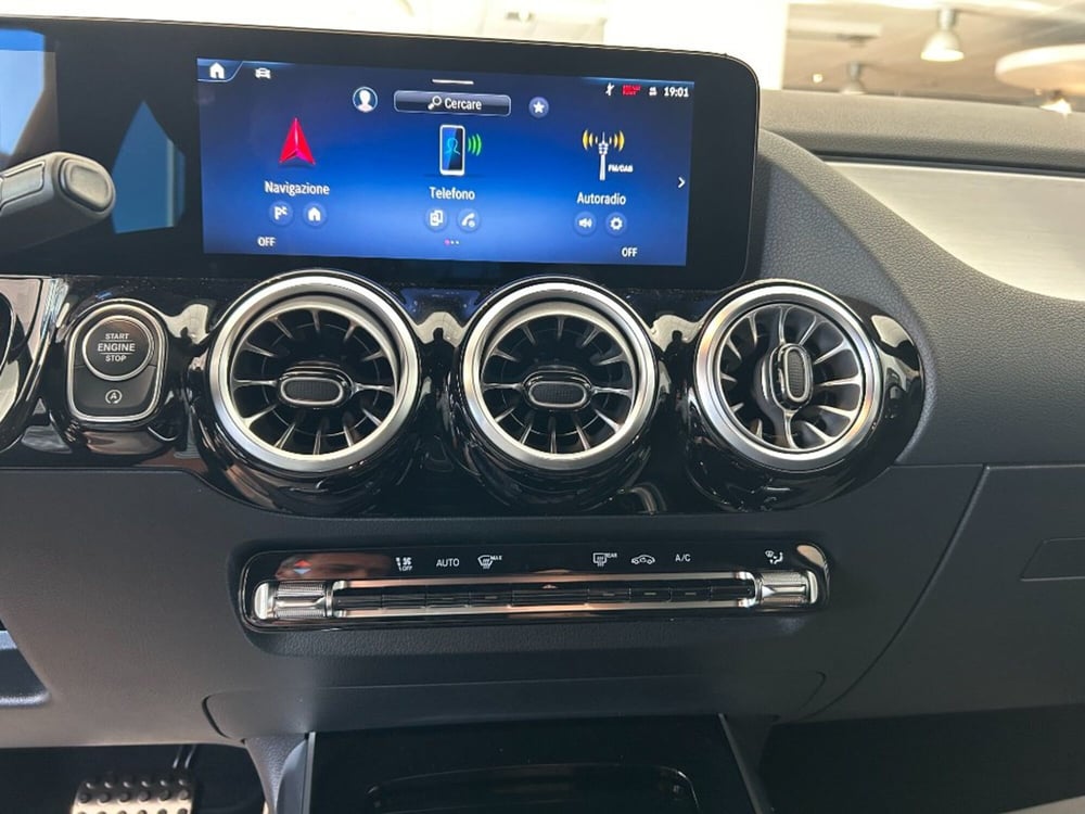Mercedes-Benz GLA SUV nuova a Siena (16)