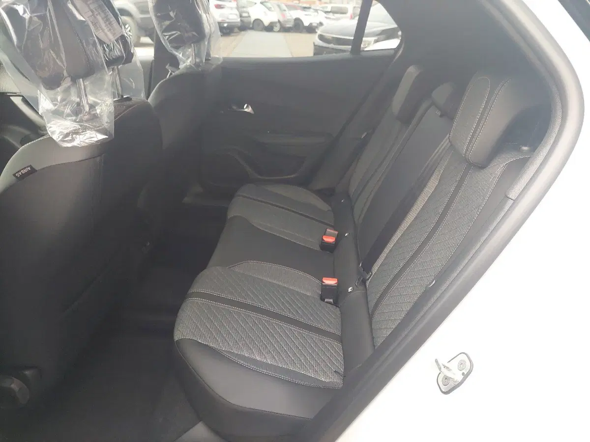 Peugeot 2008 nuova a Parma (10)