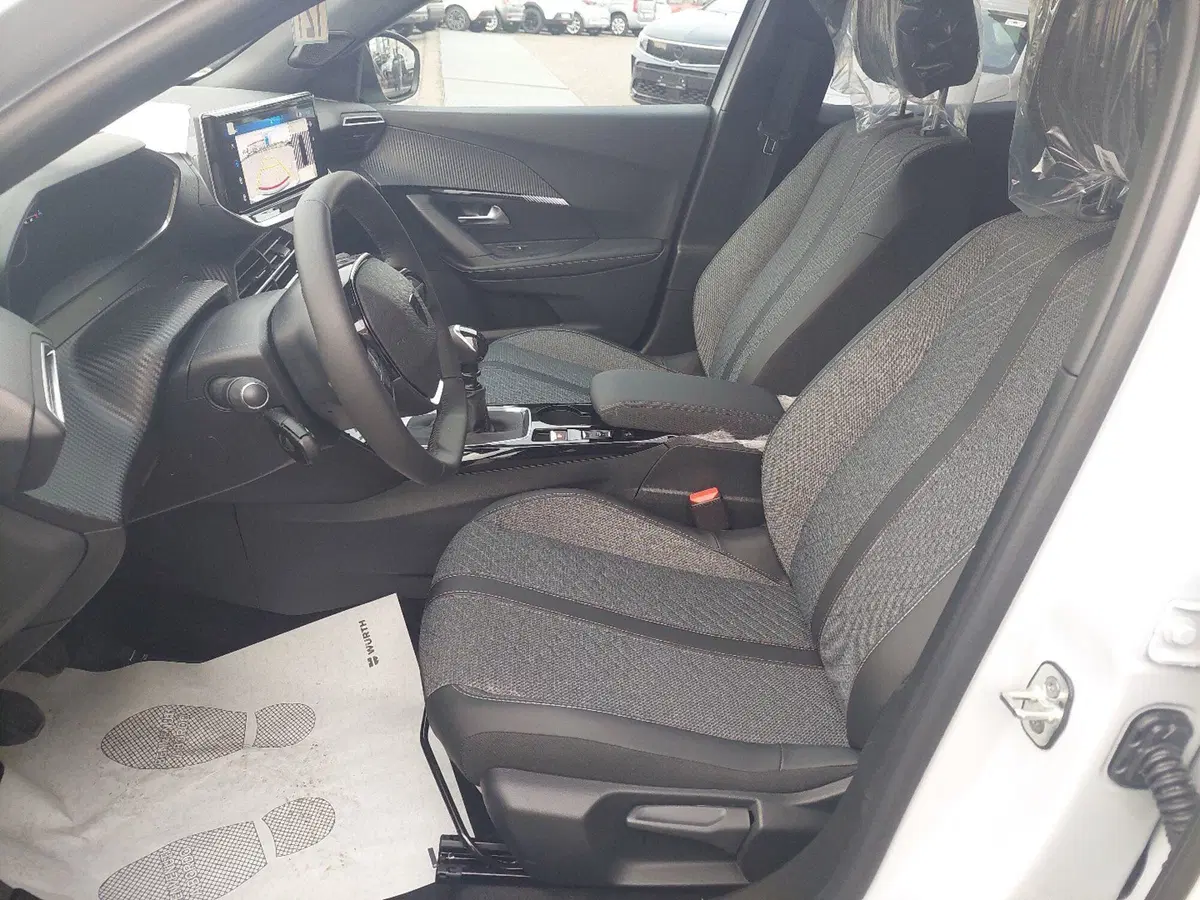 Peugeot 2008 nuova a Parma (12)