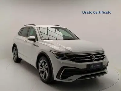 Volkswagen Tiguan 2.0 TDI 150 CV SCR DSG 4MOTION Life del 2022 usata a Pratola Serra