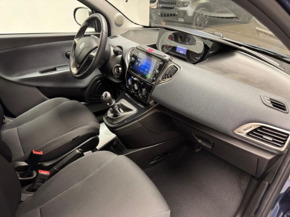 Lancia Ypsilon usata a Biella (12)