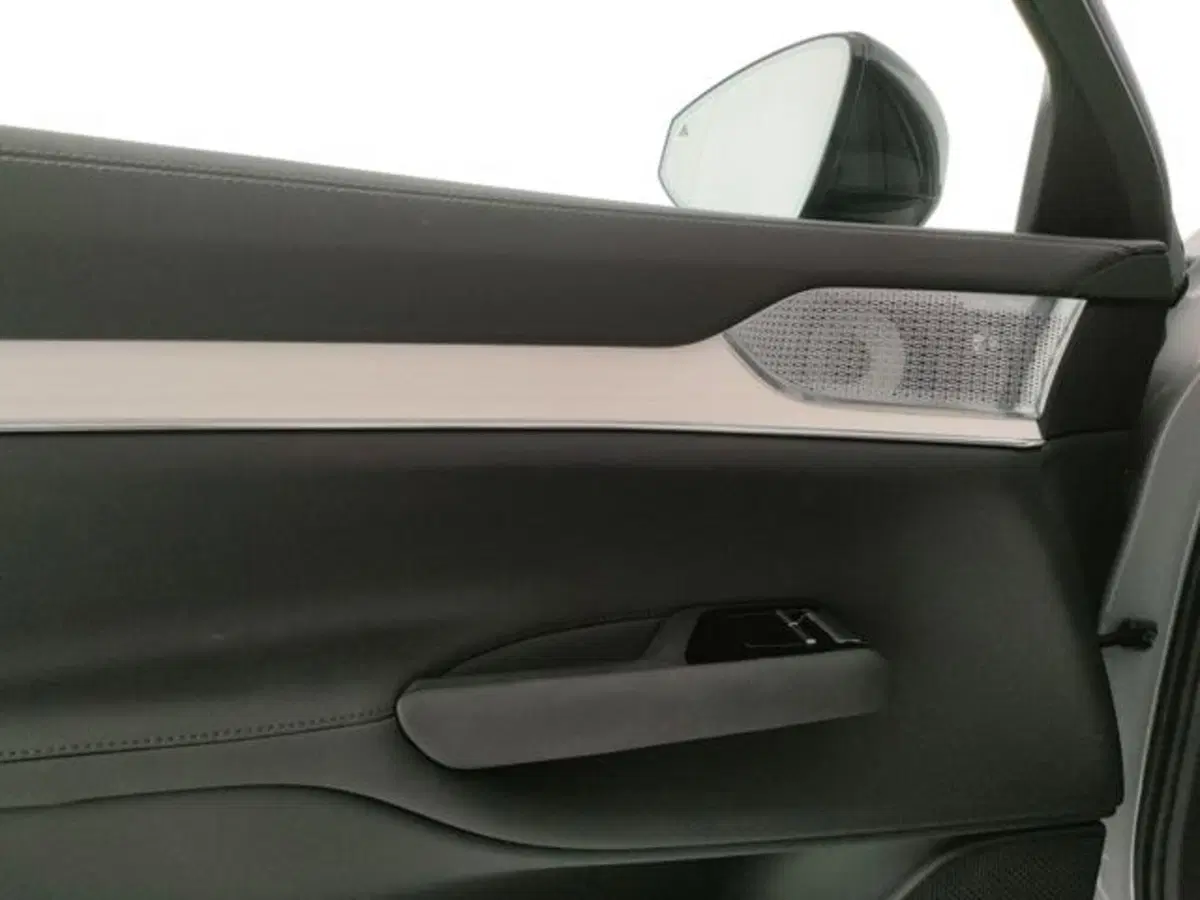 Volvo EX90 nuova a Modena (10)