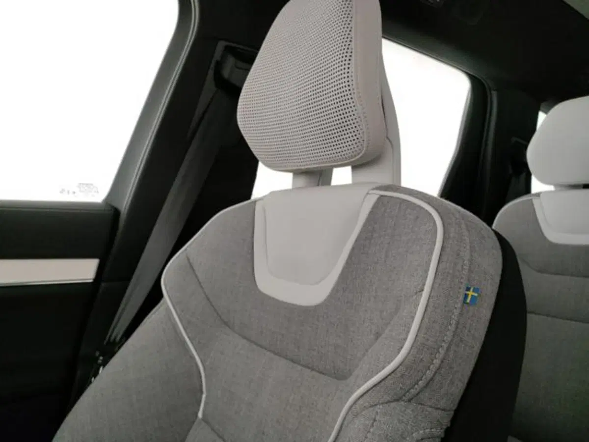 Volvo EX90 nuova a Modena (13)