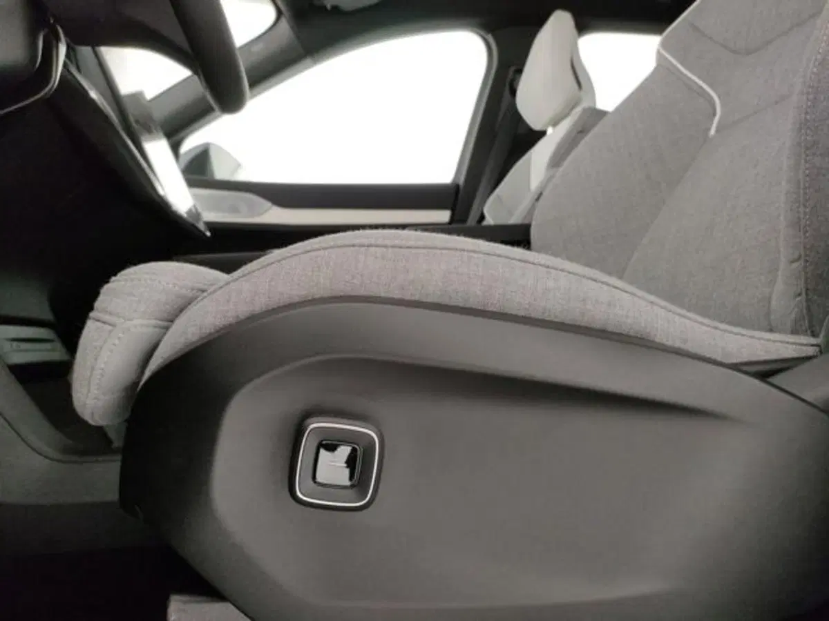 Volvo EX90 nuova a Modena (14)