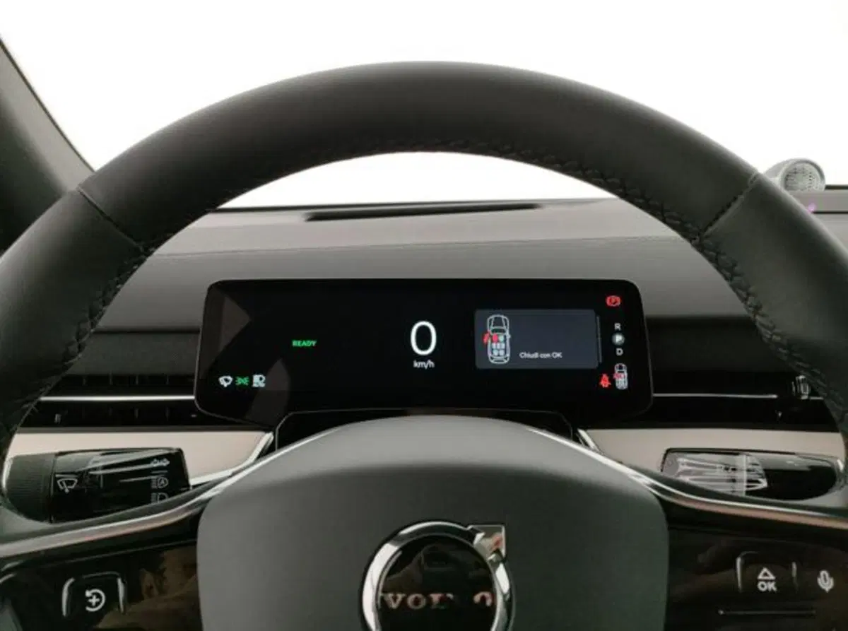 Volvo EX90 nuova a Modena (17)