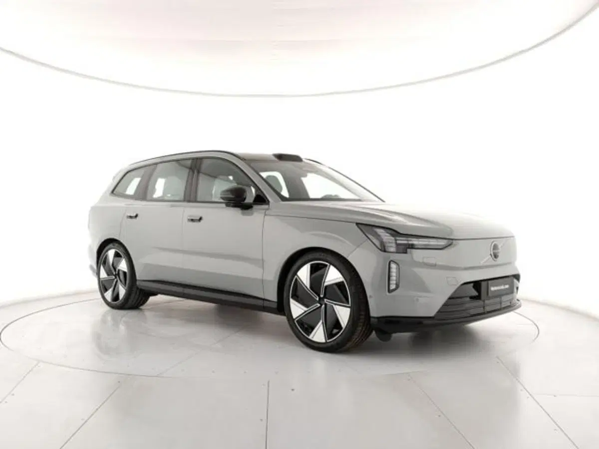 Volvo EX90 nuova a Modena (6)