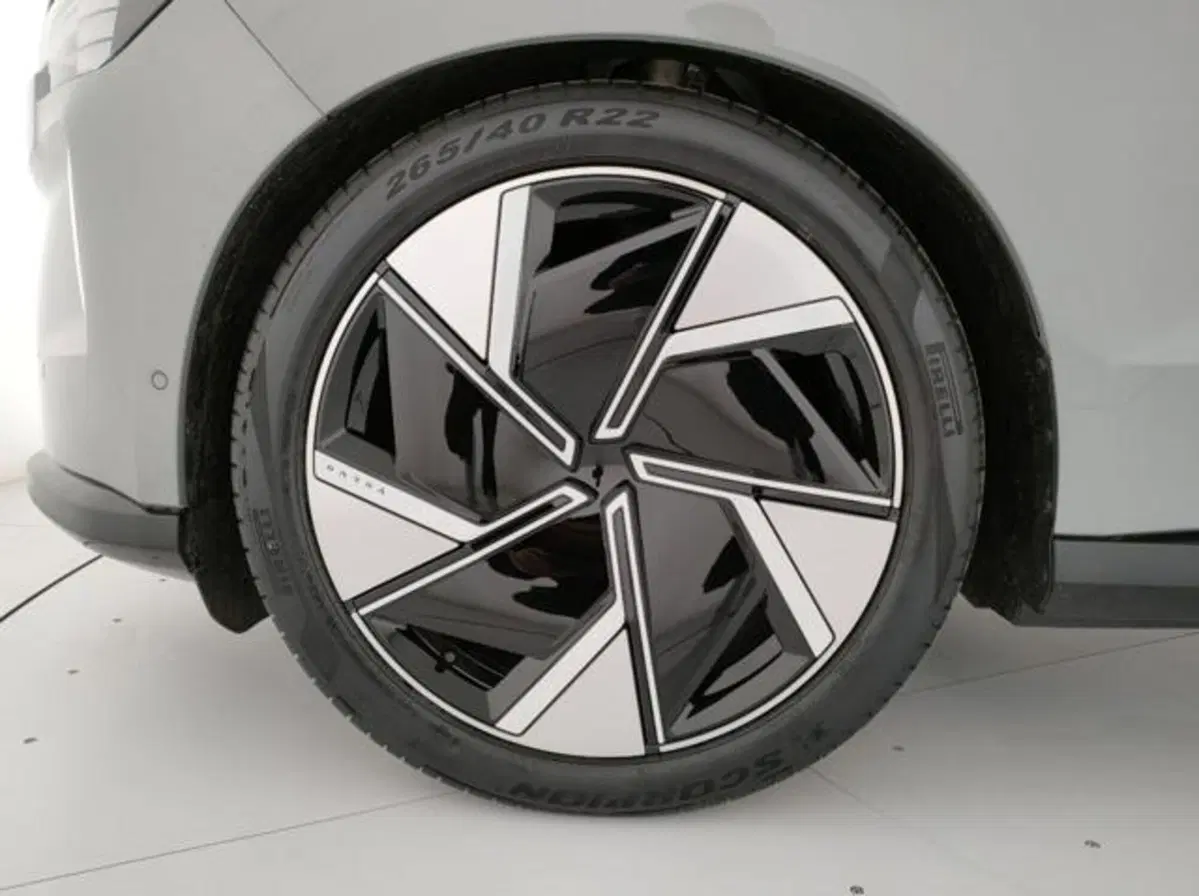 Volvo EX90 nuova a Modena (8)