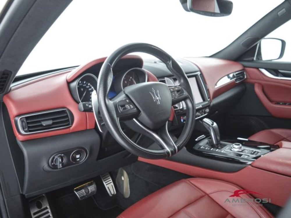Maserati Levante usata a Perugia (8)