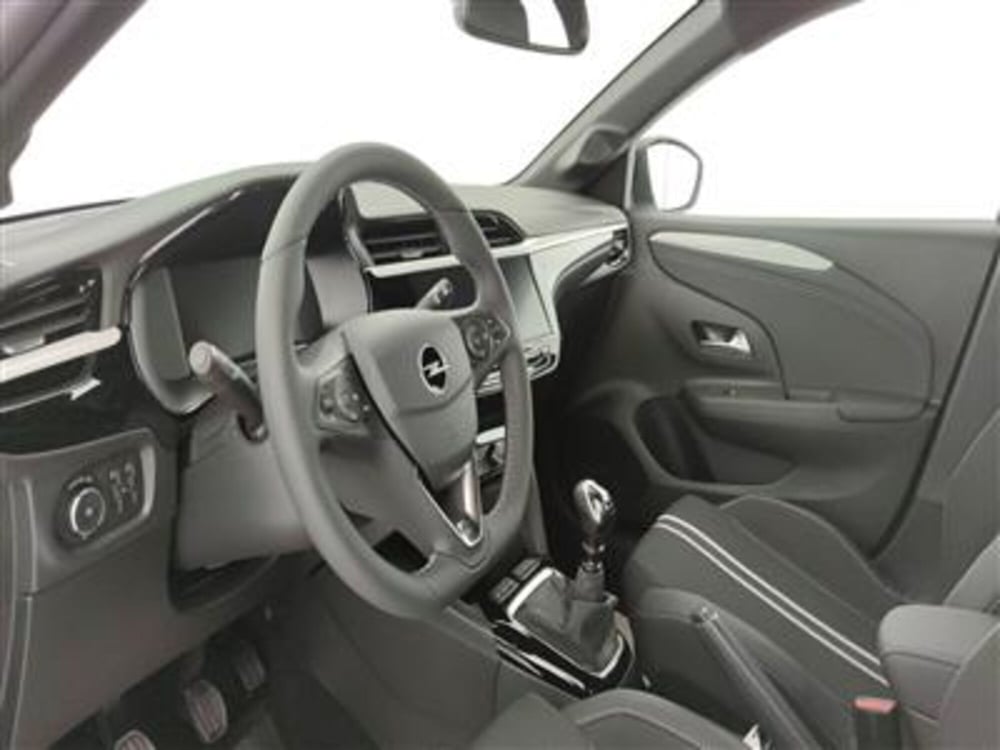 Opel Corsa nuova a Bari (13)