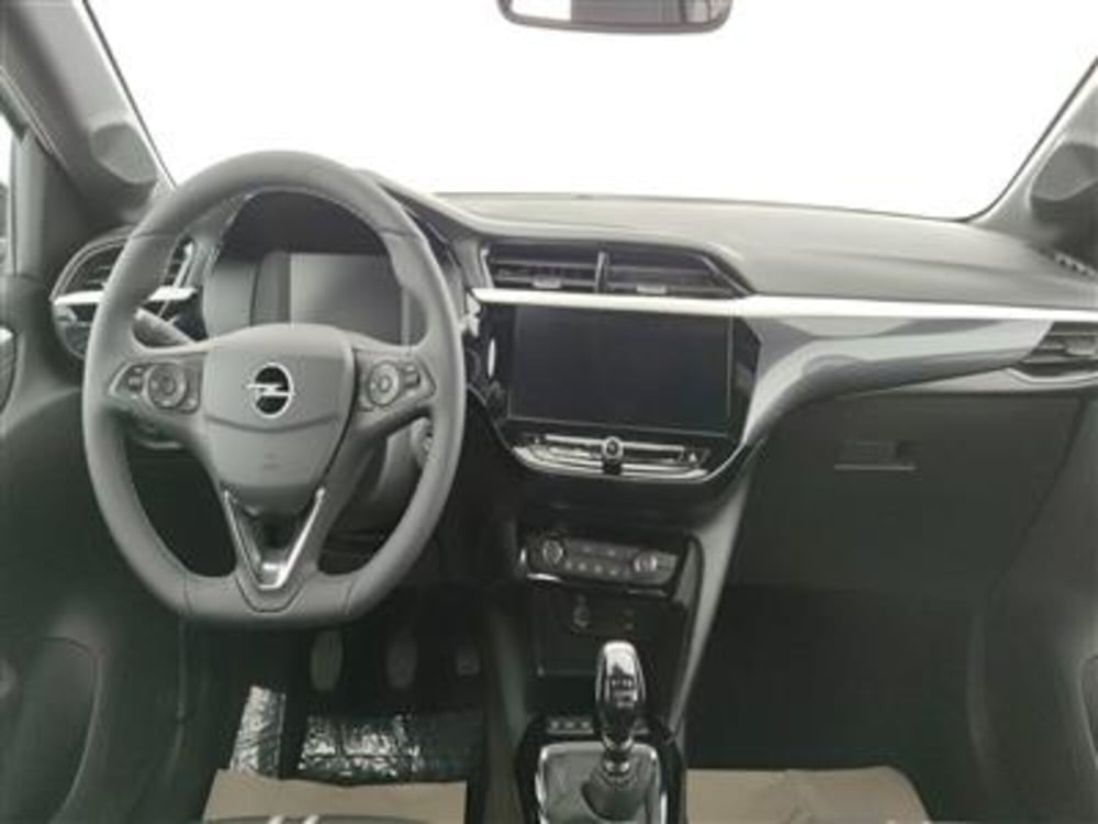 Opel Corsa nuova a Bari (14)