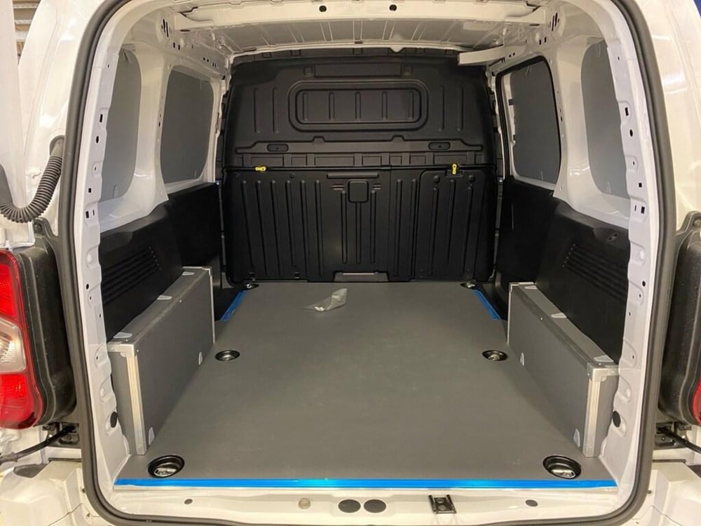 Peugeot Partner Furgone nuova a Torino (8)