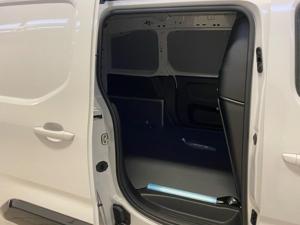 Peugeot Partner Furgone nuova a Torino (9)