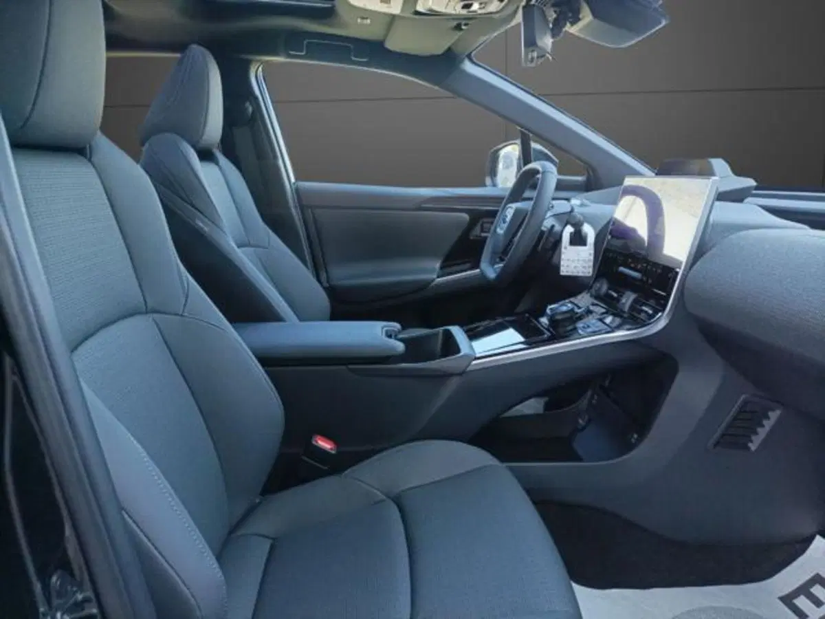 Subaru Solterra usata a Milano (13)