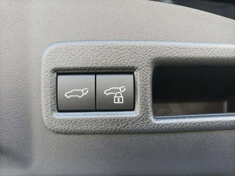 Subaru Solterra usata a Milano (20)