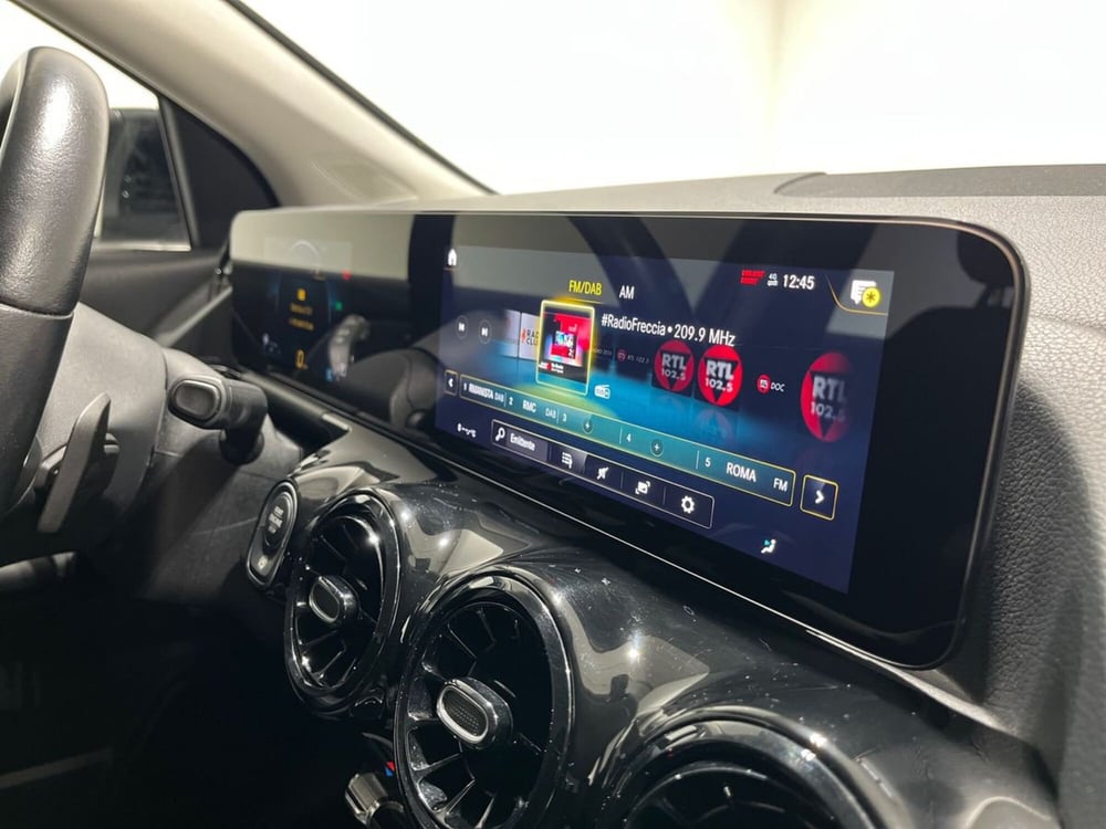 Mercedes-Benz GLA SUV usata a Napoli (14)