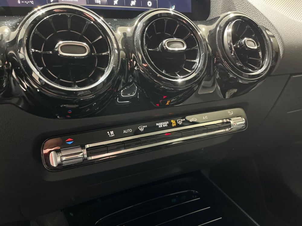 Mercedes-Benz GLA SUV usata a Napoli (15)