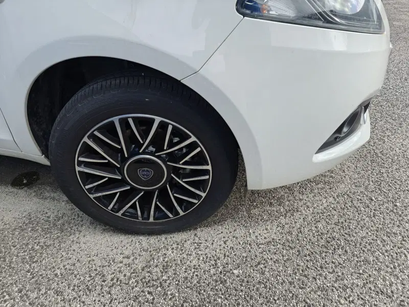 Lancia Ypsilon usata a L'Aquila (10)