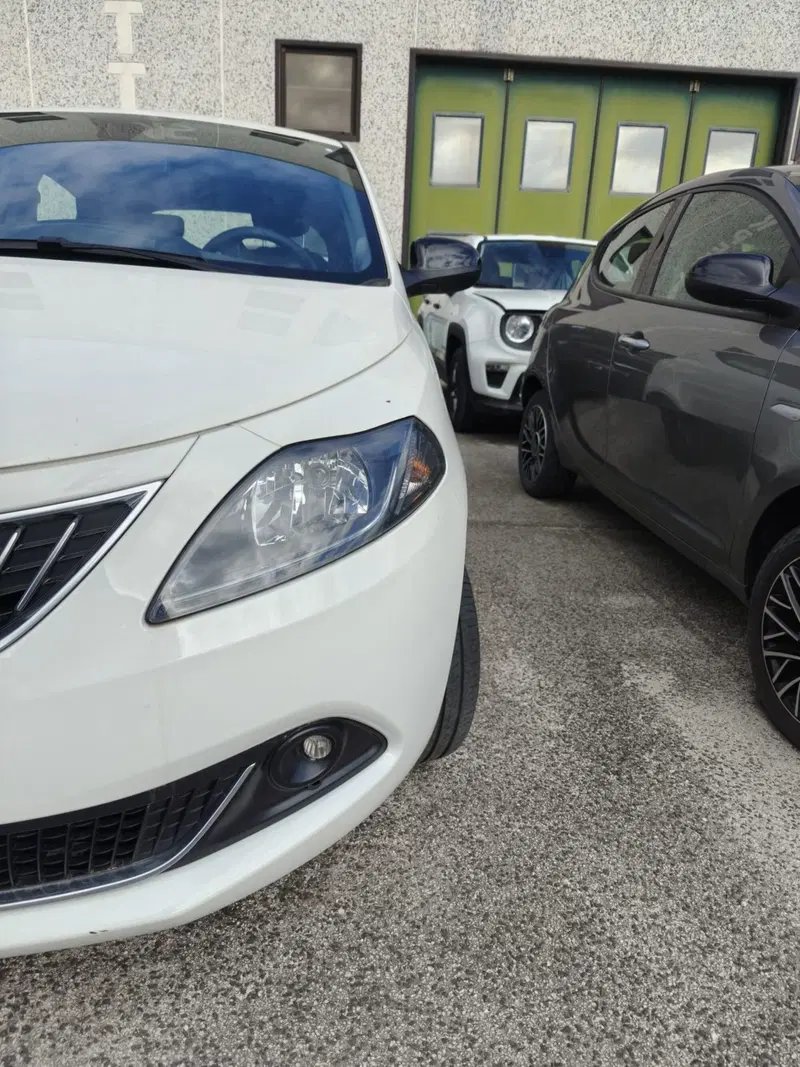 Lancia Ypsilon usata a L'Aquila (11)