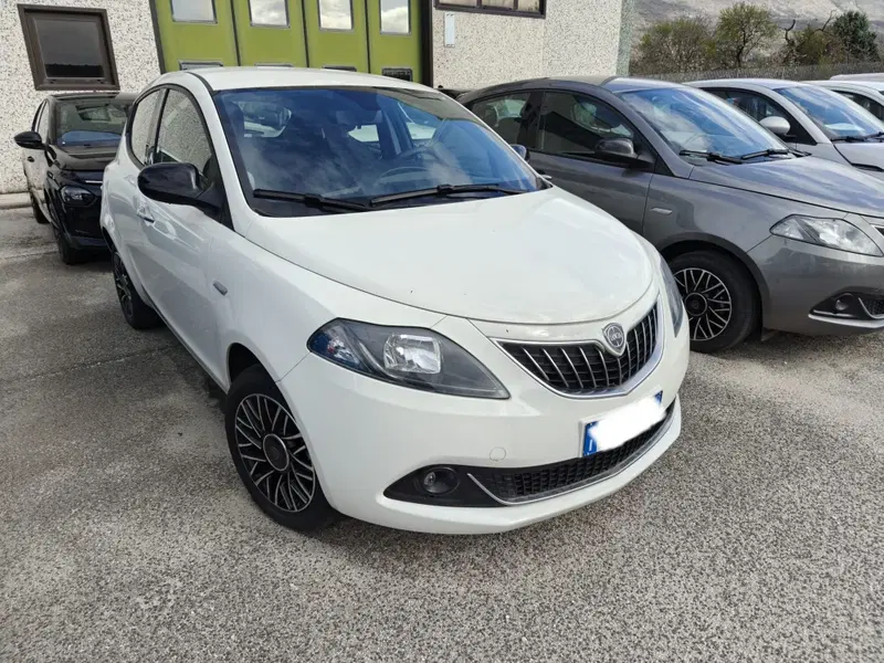 Lancia Ypsilon usata a L'Aquila (2)
