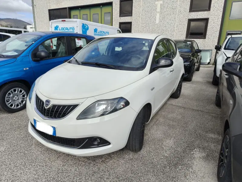 Lancia Ypsilon usata a L'Aquila (3)